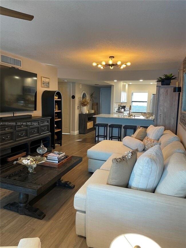 Foto del edificio - 7370 S Ocean Dr