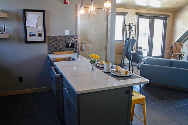 Foto del edificio - 517 Ocean House Rd