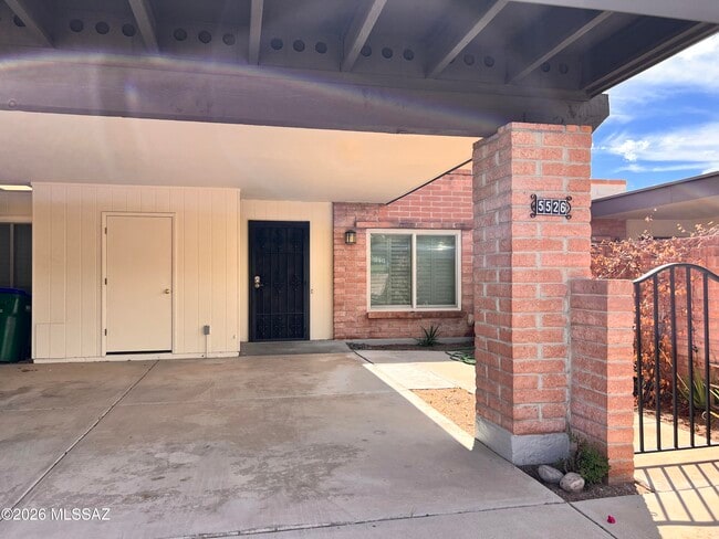 Building Photo - 5526 N Arroyo Grande Dr