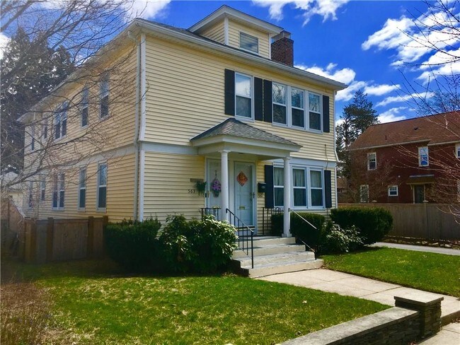 Foto del edificio - 561 Wayland Ave