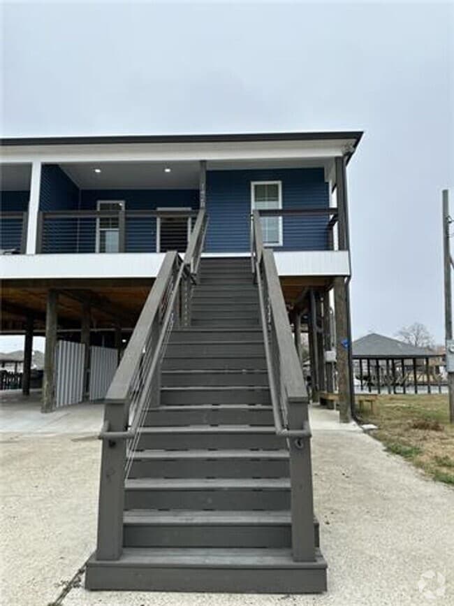 Building Photo - 142 Lakeview Dr