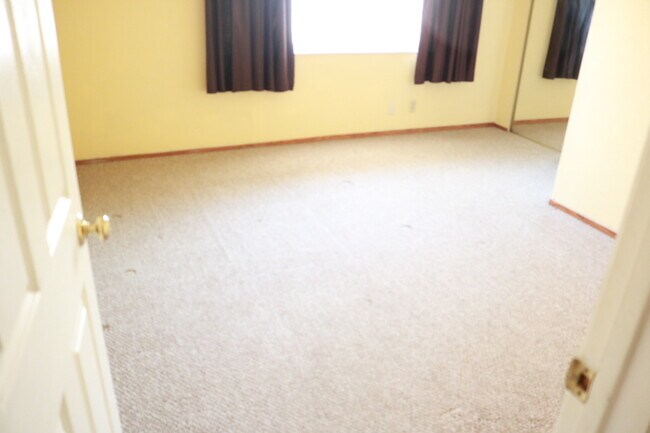 Foto del edificio - 33141 Basswood Ave