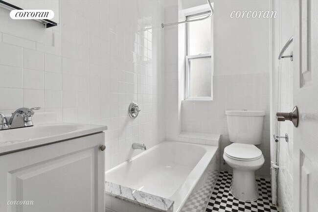 Foto del edificio - 53 W 106th St