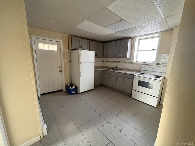 Building Photo - 824 Main St