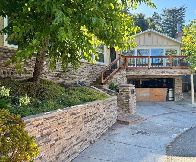 Building Photo - 56 Glenaire Dr