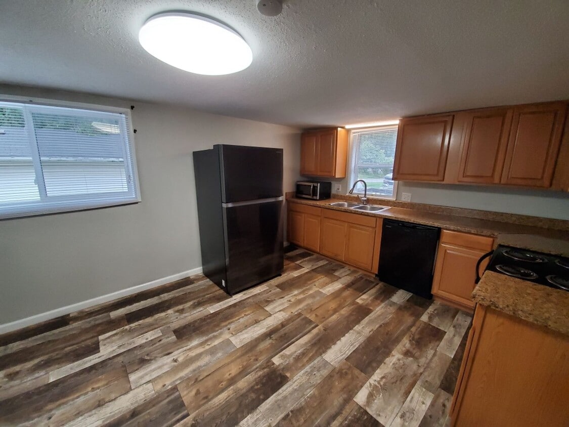 Foto principal - 3 Bedroom, 1 Bathroom in the Norwoodville ...