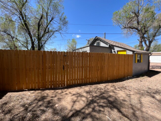 Building Photo - 2526 N Weber St