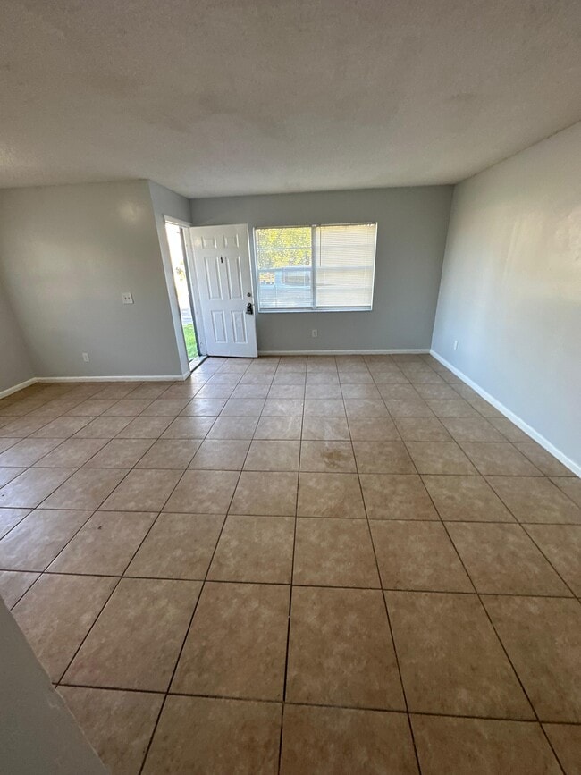 Building Photo - 712 Eaverson St