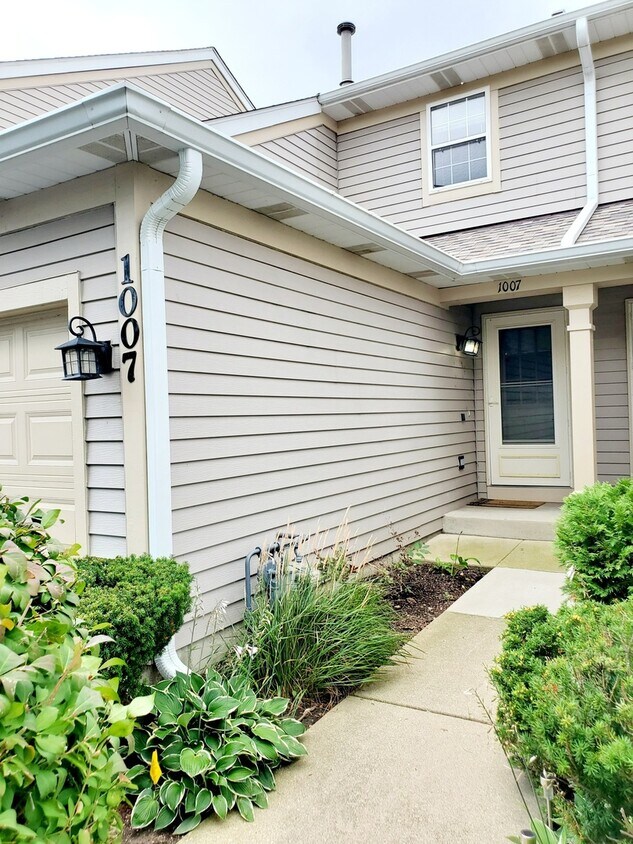 Primary Photo - 1007 Horizon Ridge