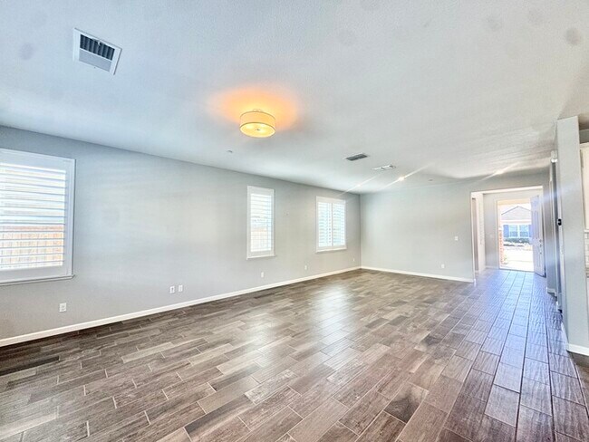 Foto del edificio - Stunning 5BR Home with Pool, Loft & 3-Car Garage!