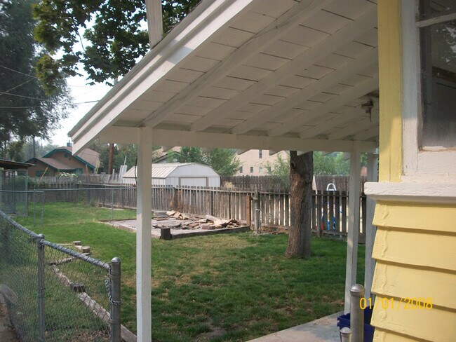 Building Photo - 415 6th St S
