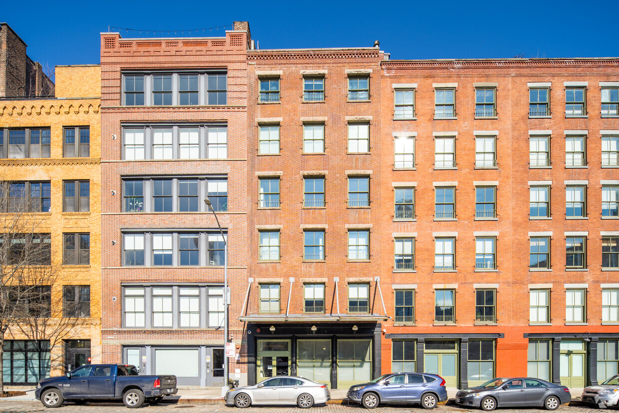 Primary Photo - Cobblestone Lofts