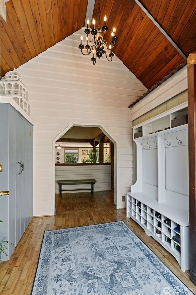 Building Photo - Distinctive Home with Resort Amenities