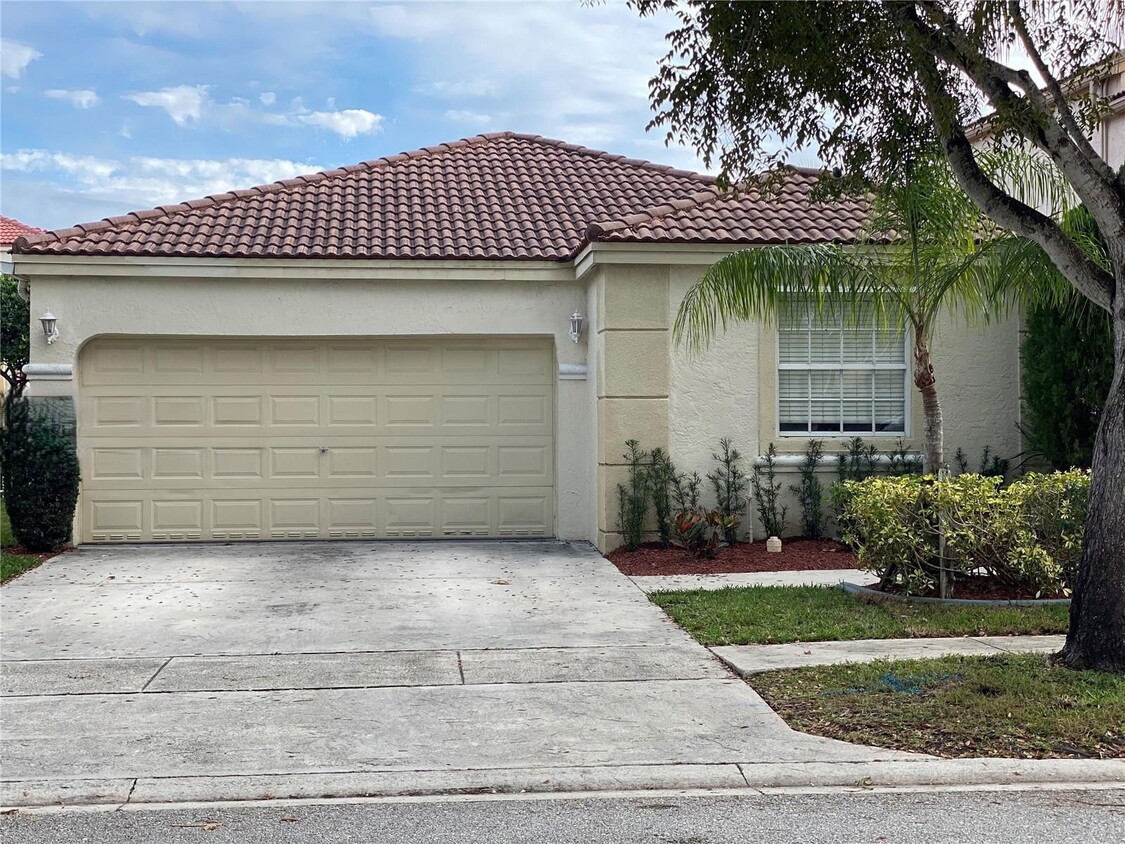 Foto principal - 15892 NW 21st St
