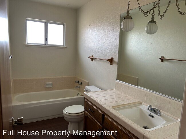 Building Photo - 3 br, 1.5 bath House - 1770 Aurora