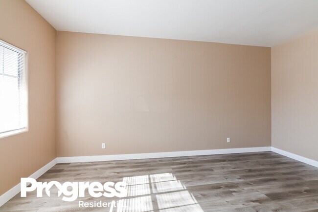 Building Photo - 624 Horse Stable Ave