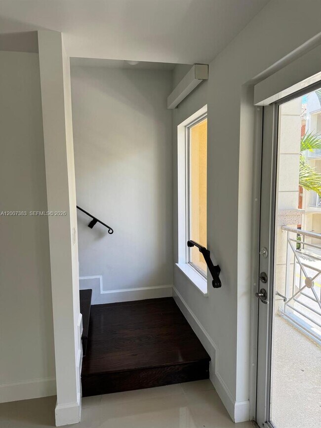 Foto del edificio - 18421 NE 27th Ct