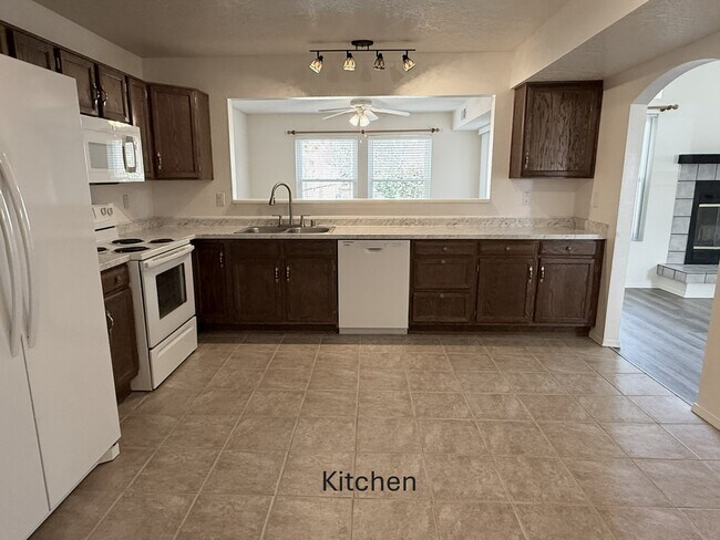 Foto del edificio - 5204 Edwards Dr NE