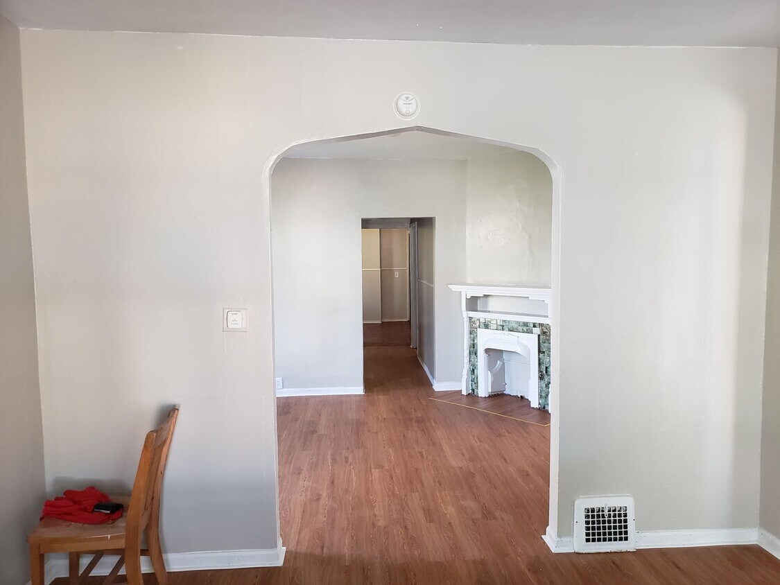 Primary Photo - 154 Chenango St
