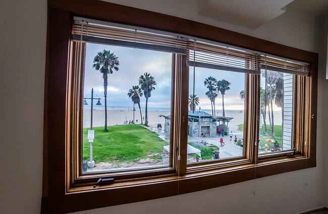 Foto del edificio - 8 Brooks Ave