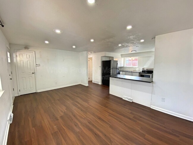 Photo - 2829 W Park Pl Apartment