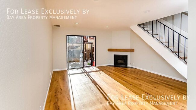 Foto del edificio - Gorgeous 2BR/1.5 BA townhouse with A/C and...