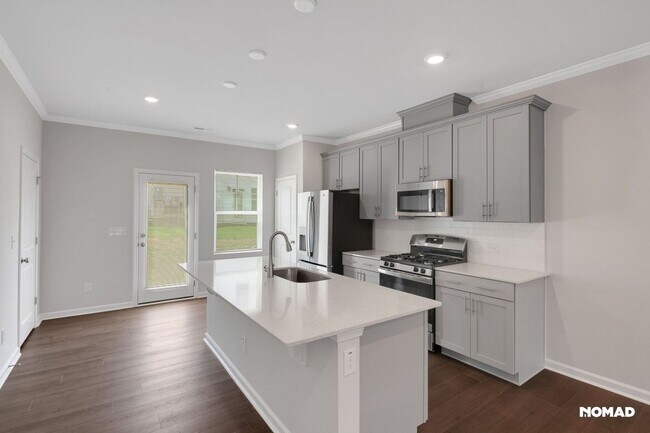 Foto del edificio - Brand New Charming 2 master BR Townhome in...