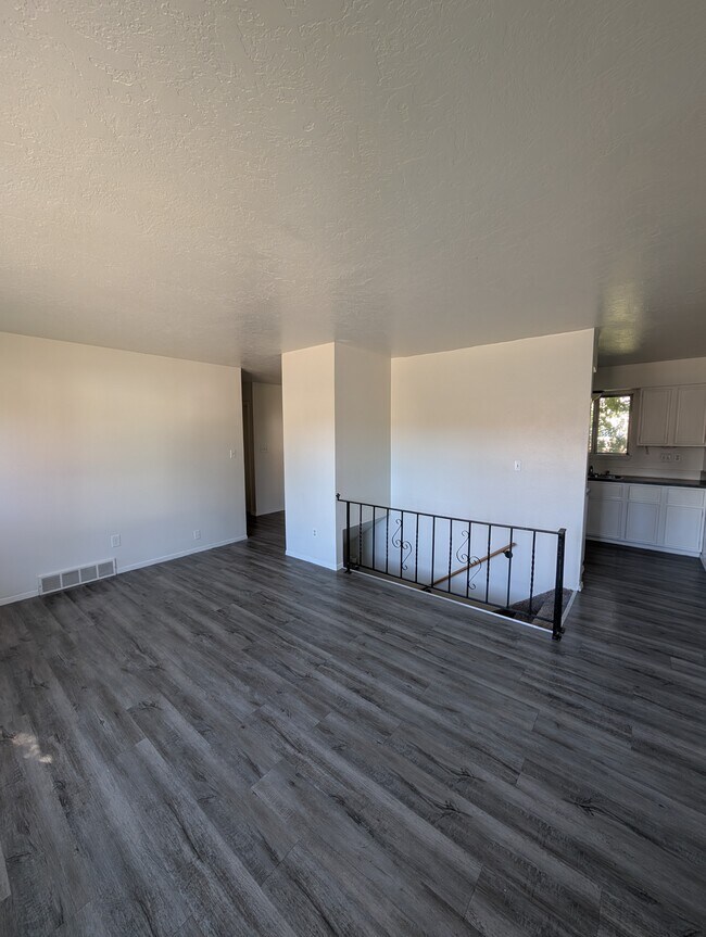 Foto del edificio - 377 Mattwood Dr