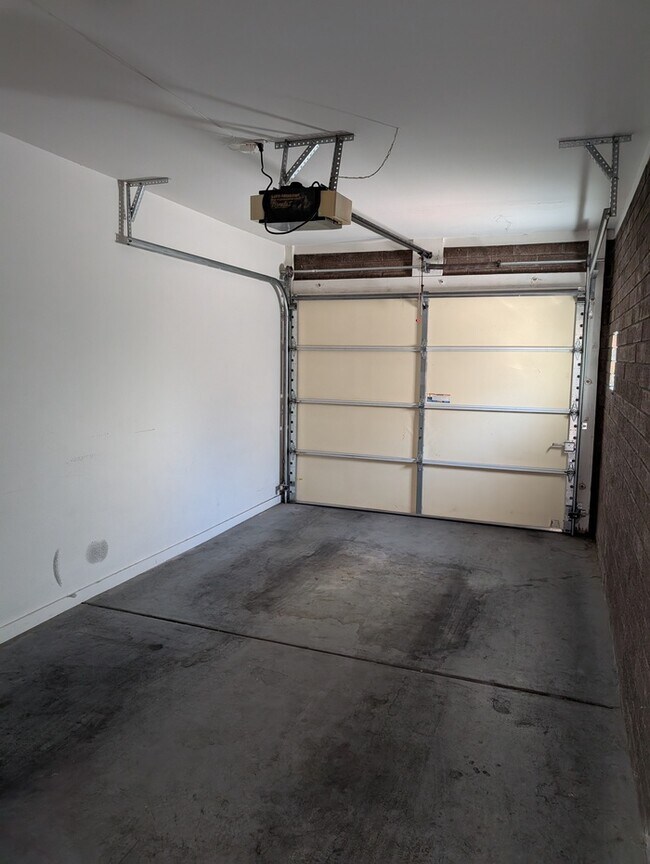 Building Photo - 3633 N 3rd Ave