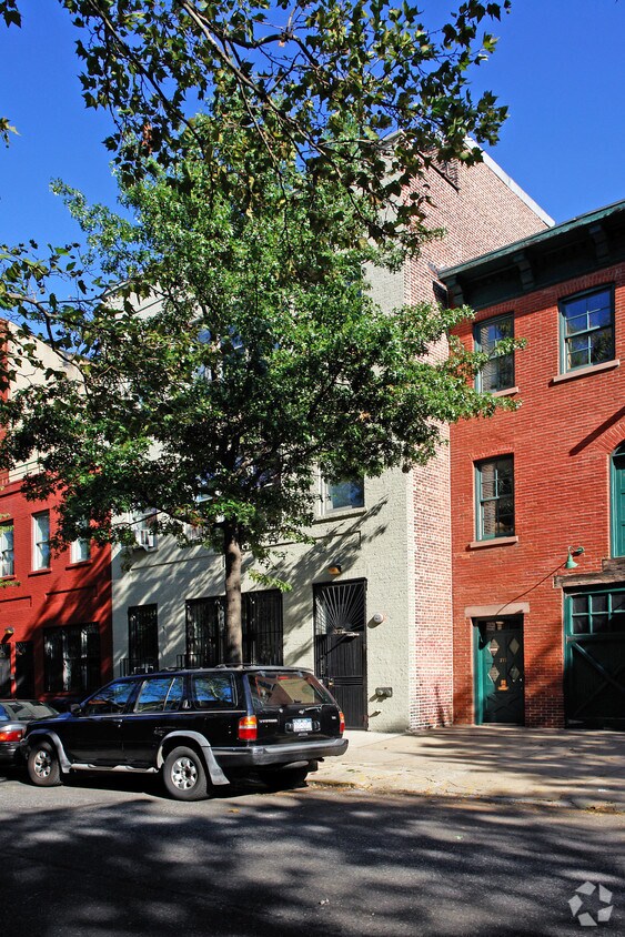 Building Photo - 373 Pacific St