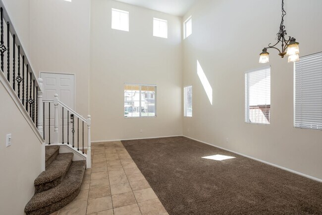 Foto del edificio - 52 Ivory Ave