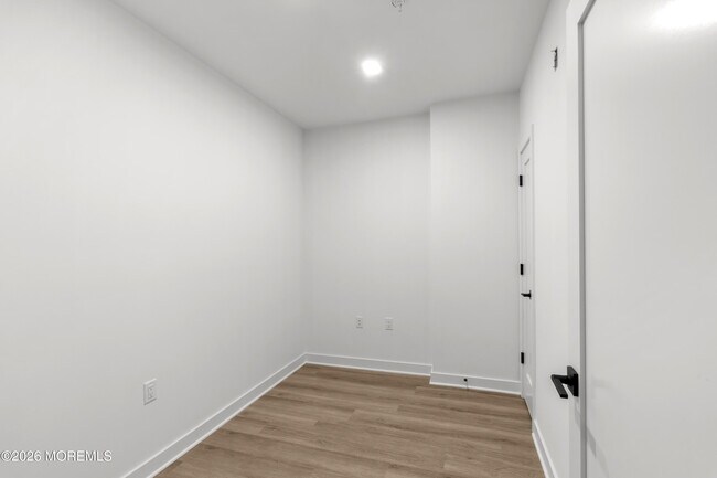 Foto del edificio - 180 Morris Ave