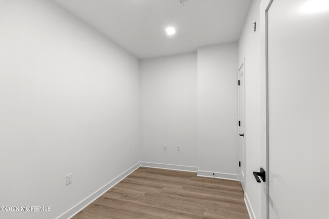 Building Photo - 180 Morris Ave