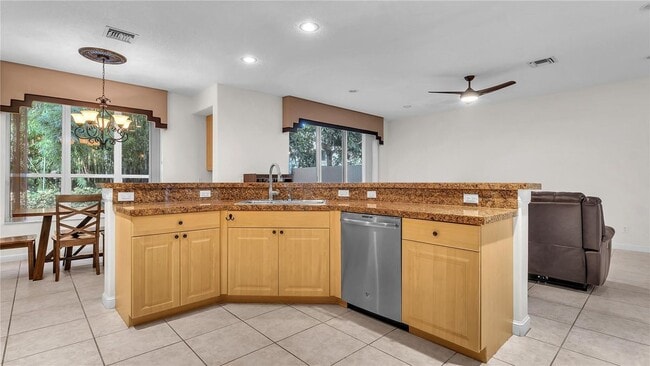 Foto del edificio - 4795 S Classical Blvd