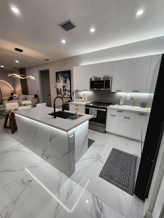 Foto del edificio - 8363 NW 41st St