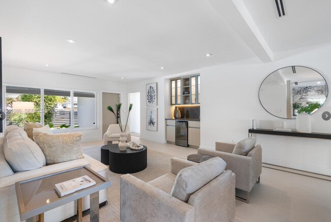 Foto del edificio - 7810 Hawthorne Ave