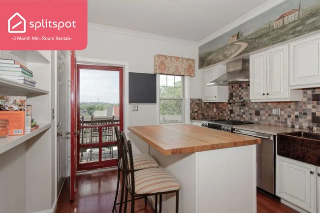 Building Photo - Private room in 3 bedroom Boston Apartment...