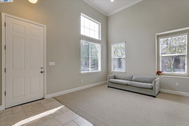 Foto del edificio - 6320 Byron Ln