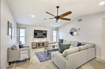 Building Photo - 2806 SW 38th Terrace