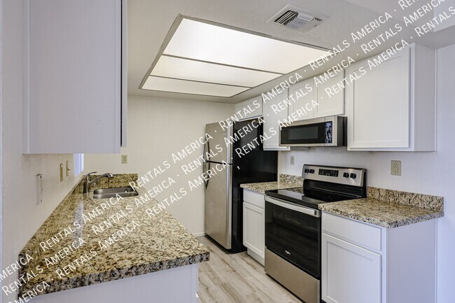 Foto del edificio - 6480 N 82nd St