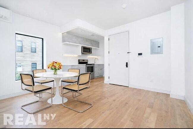 Foto del edificio - 56 Frost St