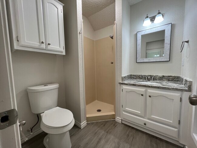 Building Photo - 824 Parkview