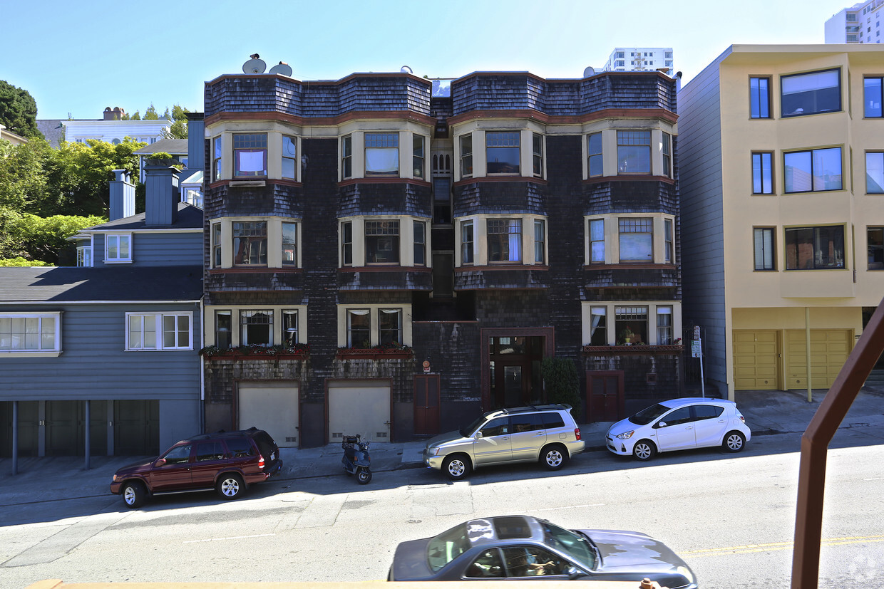 Building Photo - 777 Bay St