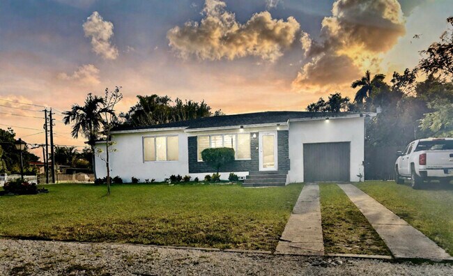Building Photo - 13100 NW Miami Ct