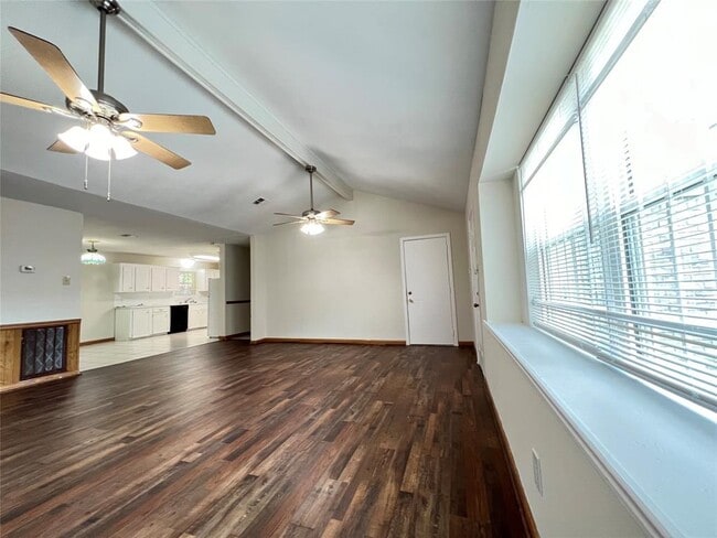 Building Photo - 9210 Meaux Dr