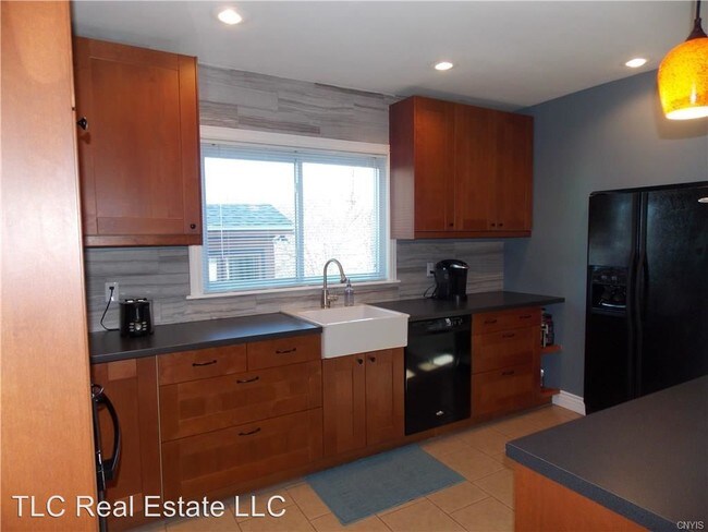 Building Photo - 3 br, 1.5 bath House - 210 S. James St