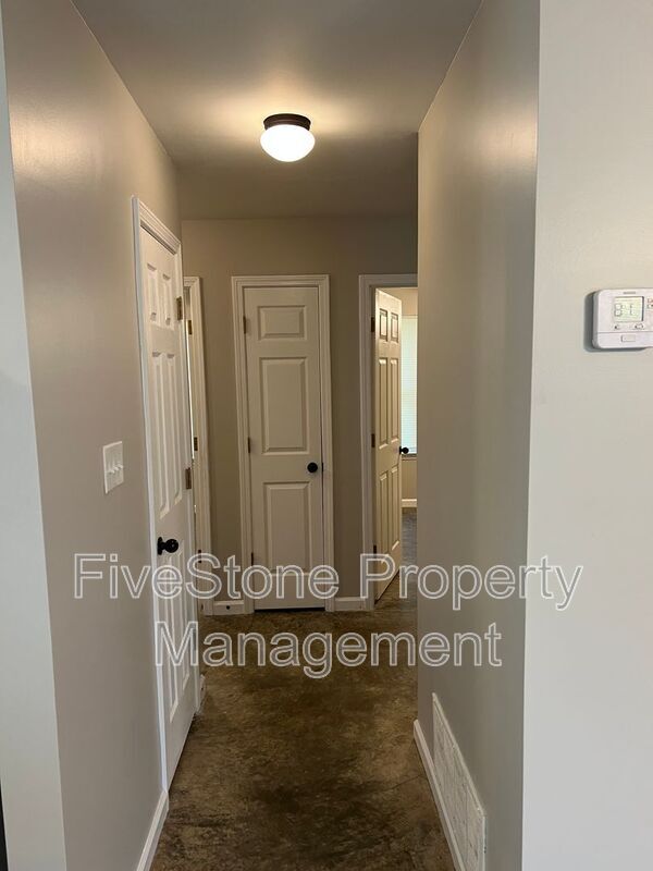 Building Photo - 3805 Lake Park Cove