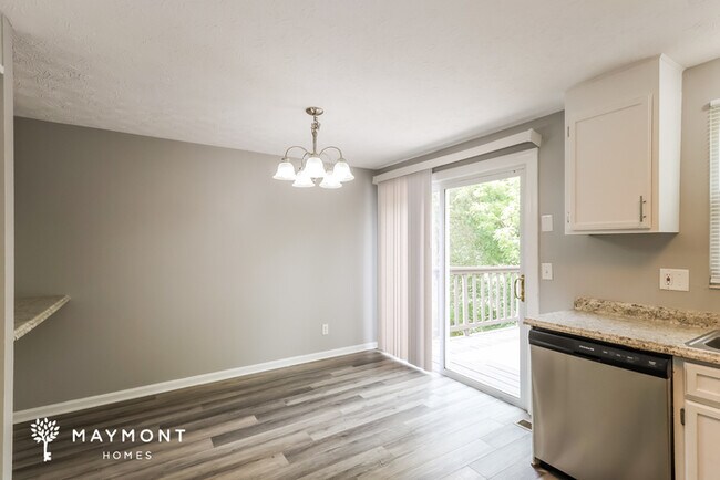 Building Photo - Spacious Three Bedroom