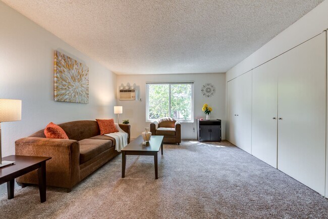 Buscas una vida tranquila en casa, pero con fácil acceso a la aventura. Te gusta un ambiente acogedor, pero con características modernas. - The Embassy