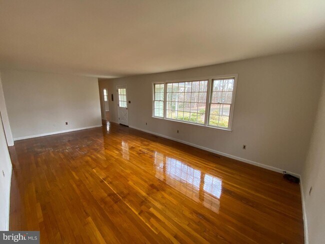 Foto del edificio - 219 Bells Hill Rd